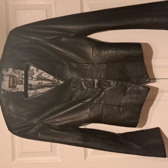 🇮🇹 Danier Italian leather Woman's tailored style black Pure leather. Size xs,s - Picture 5 of 9